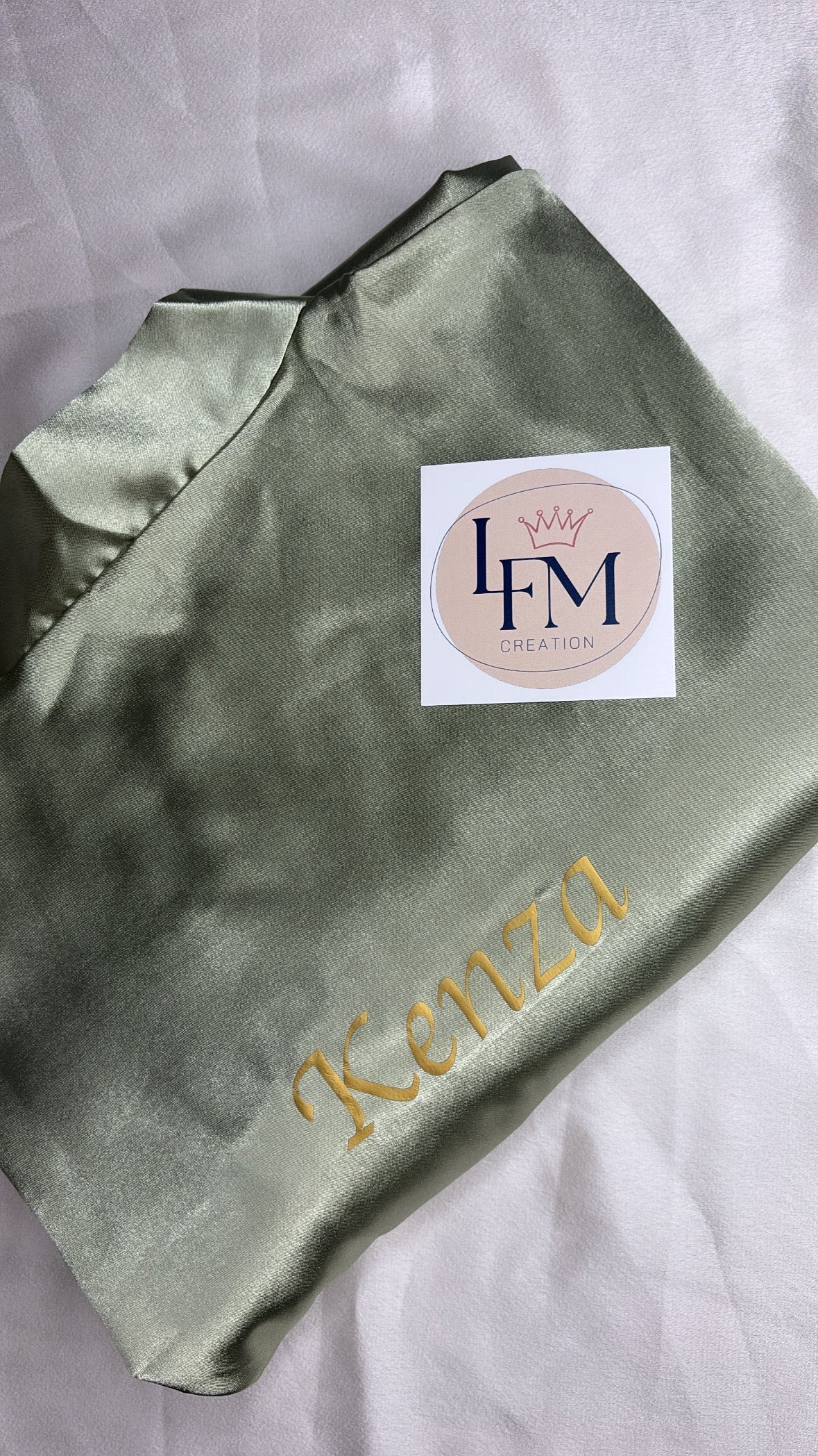 Pack événement - Peignoir en satin, bandeau de soin et lunettes personnalisés