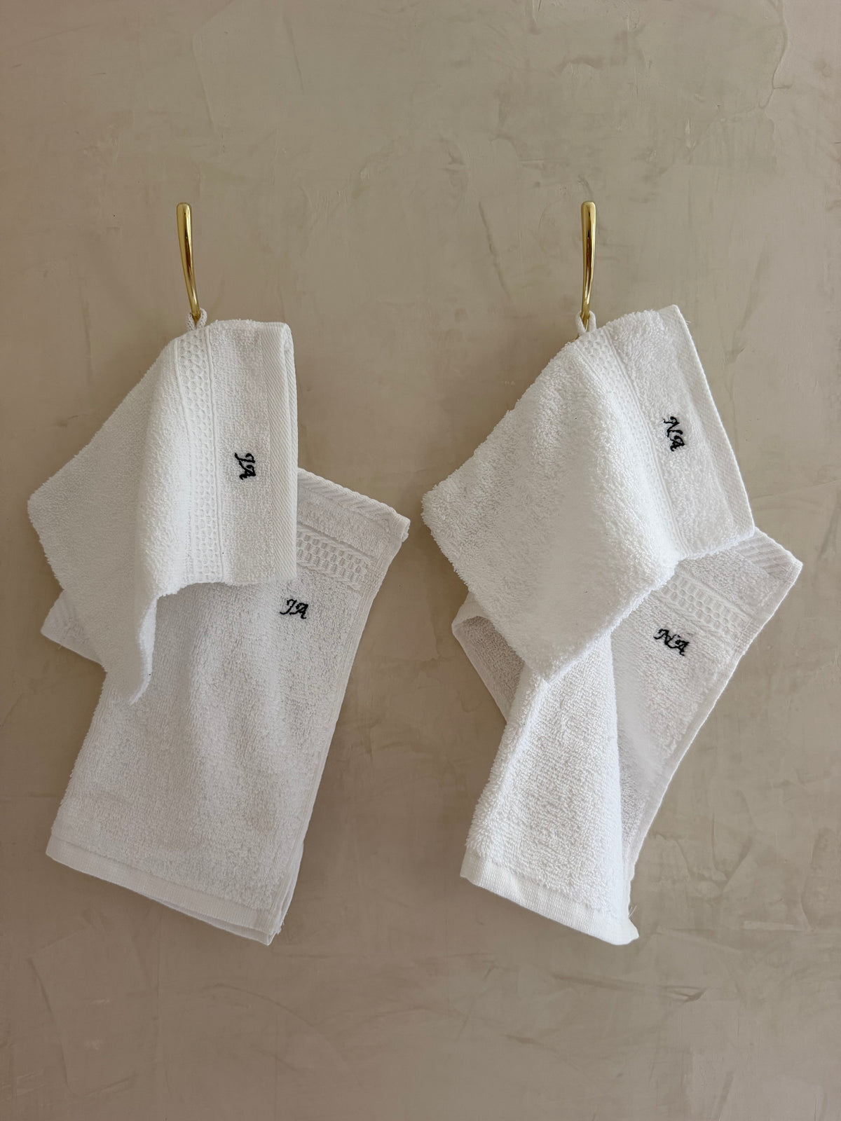 Coffret serviette visage & gant brodé