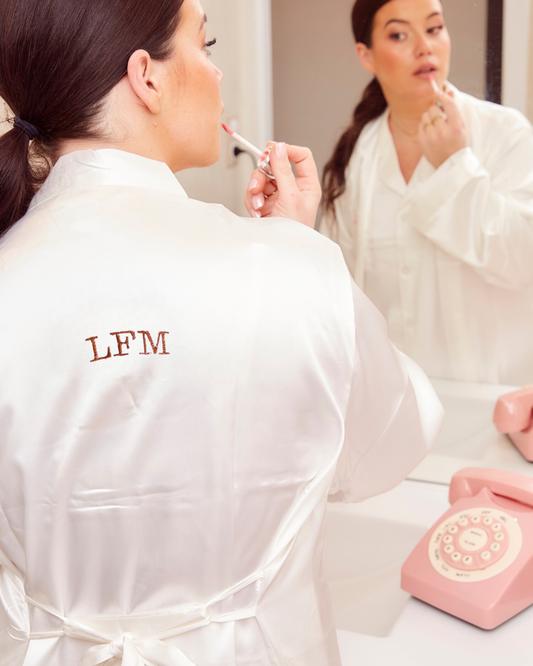 Peignoir en satin long brodé