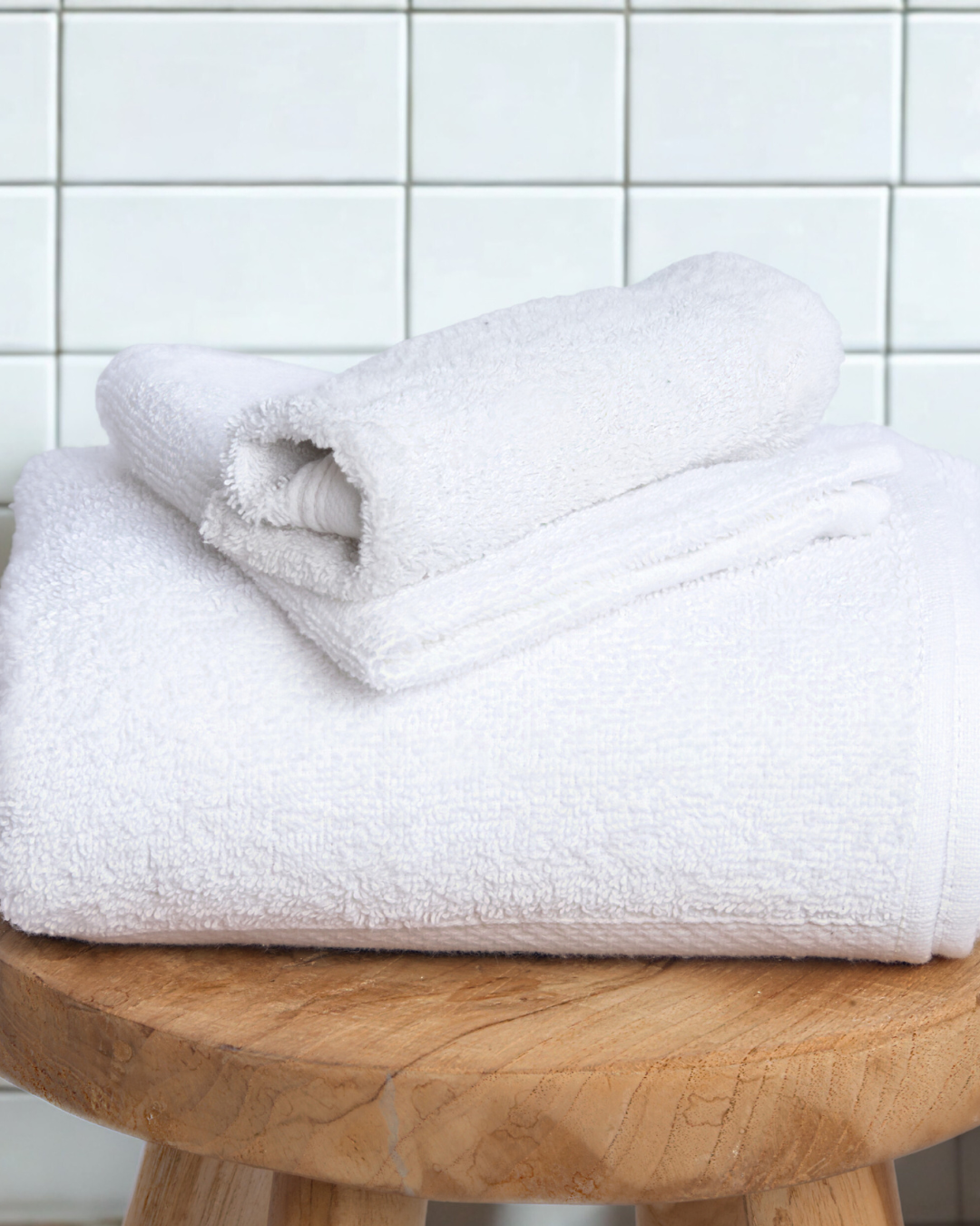 Serviette visage en éponge de coton brodé