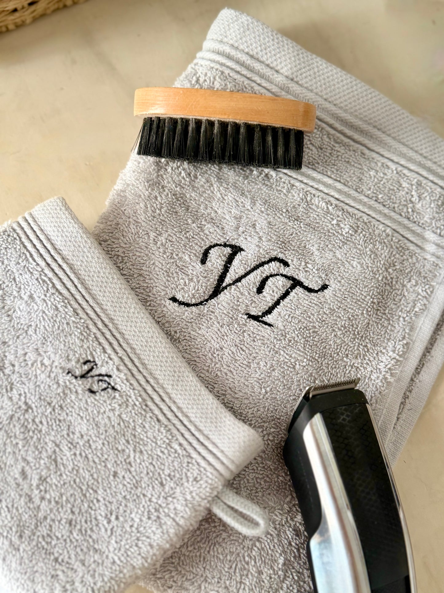 Coffret serviette visage & gant brodé