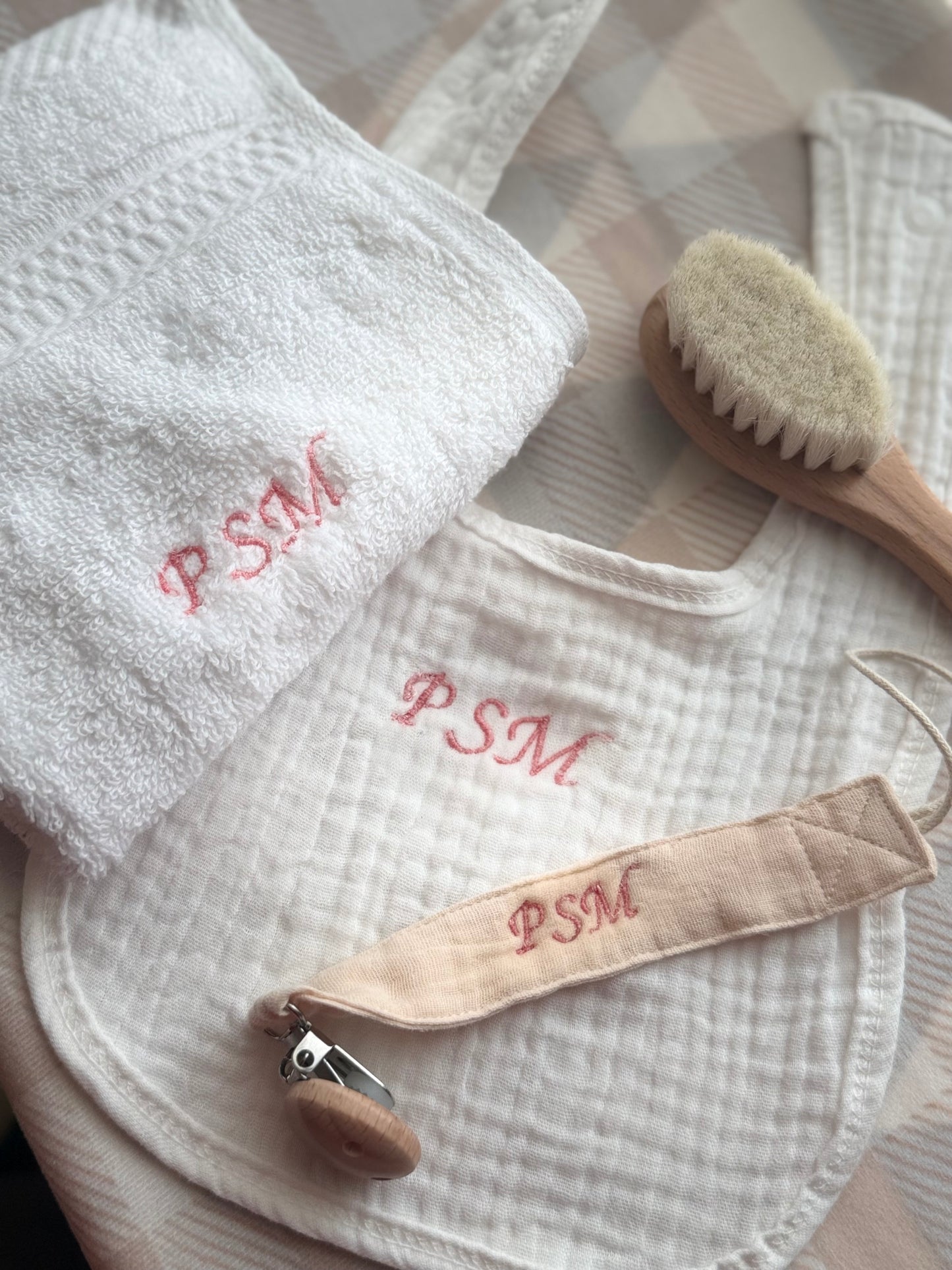 Bavoir pour bébé brodé