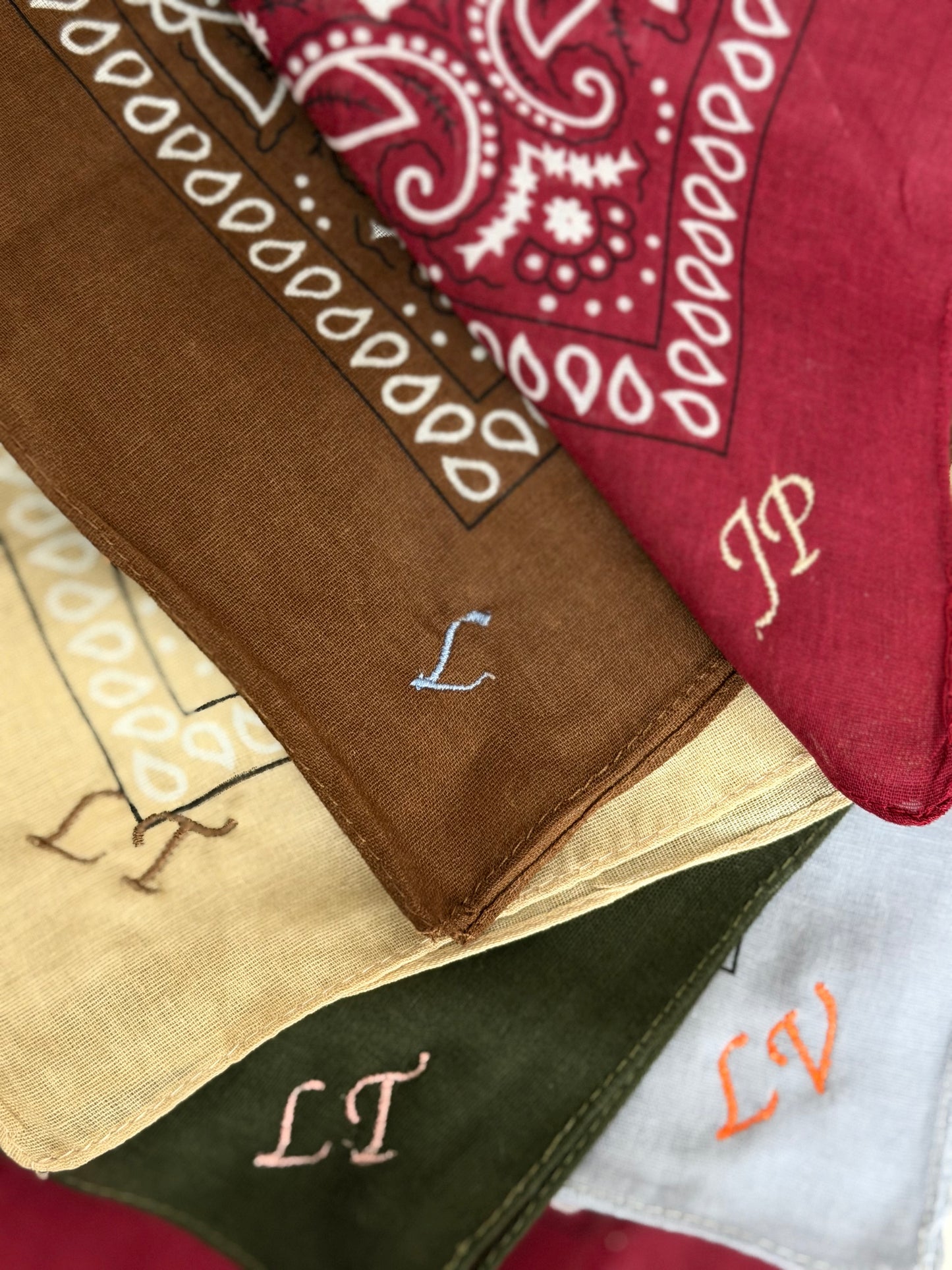 Bandana brodé pour chien