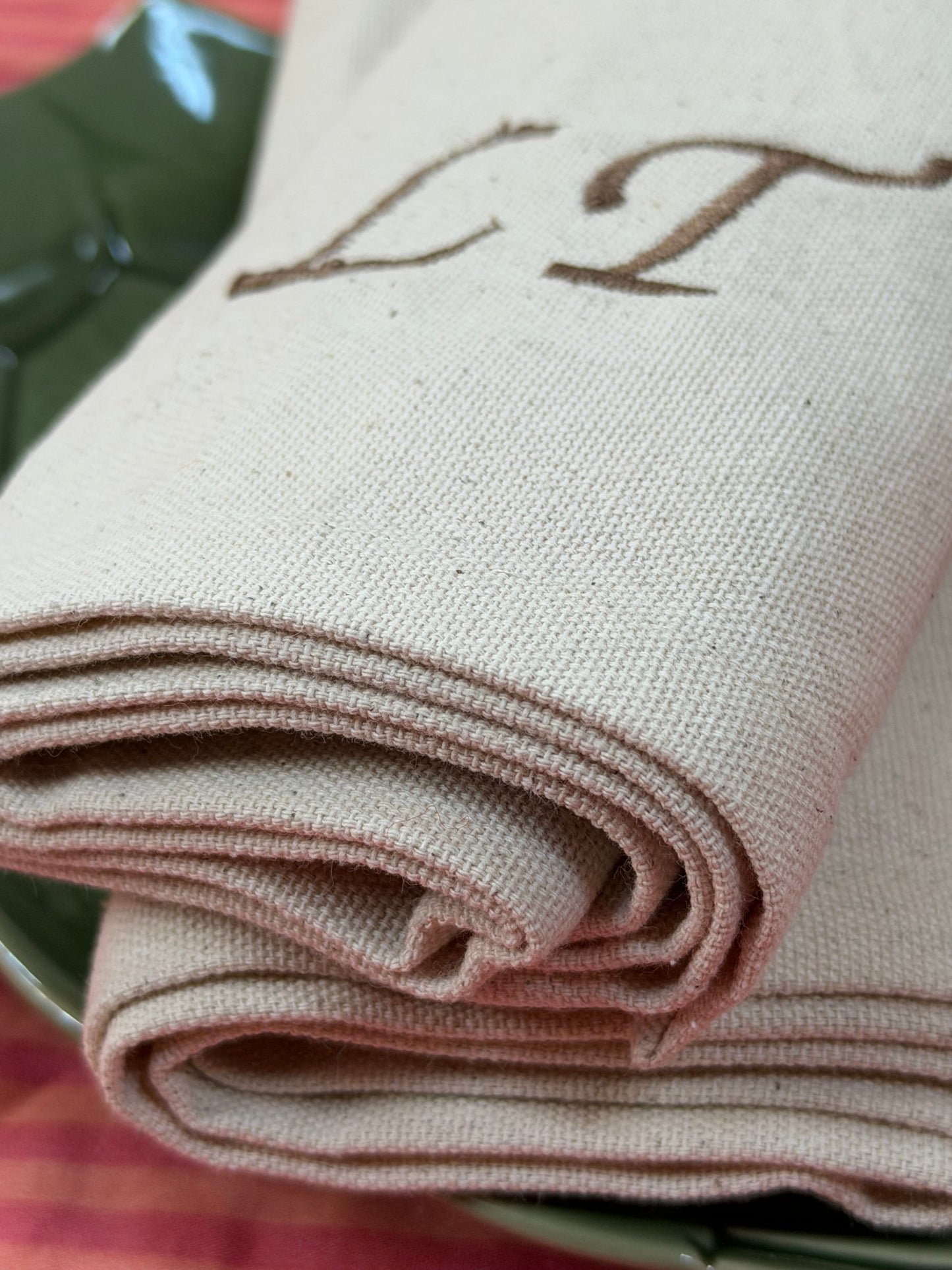 Coffret de 2 serviettes de table brodées – 100% coton